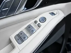 2022 BMW X7 xDrive40i Exclusive M Sports Package, чёрный — фото 22