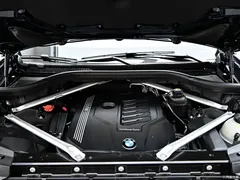 2022 BMW X7 xDrive40i Exclusive M Sports Package, чёрный — фото 37