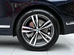 2022 BMW X7 xDrive40i Exclusive M Sports Package, чёрный — фото 38