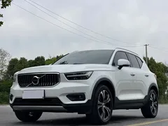 2021 Volvo XC40 4WD Sport, белый — фото 1