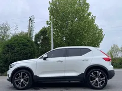 2021 Volvo XC40 4WD Sport, белый — фото 4