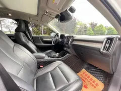 2021 Volvo XC40 4WD Sport, белый — фото 10