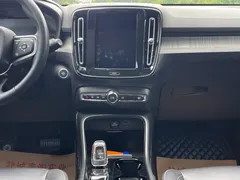 2021 Volvo XC40 4WD Sport, белый — фото 13