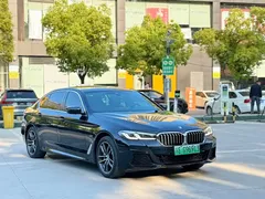 2022 BMW 5 Series 535Le PHEV M Sport Package, чёрный — фото 4