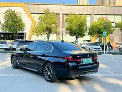 2022 BMW 5 Series 535Le PHEV M Sport Package, чёрный — фото 10