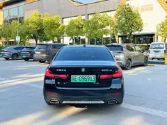 2022 BMW 5 Series 535Le PHEV M Sport Package, чёрный — фото 11