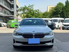 2022 BMW 5 Series 525Li, белый — фото 2