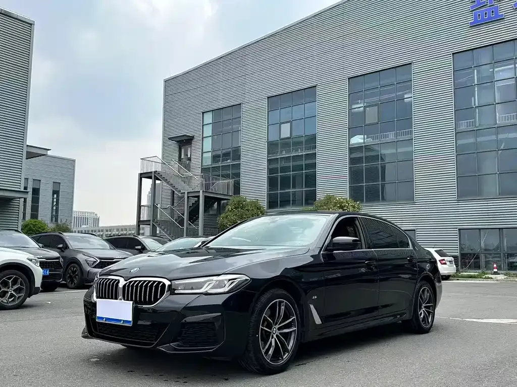 2022 BMW 5 Series 525Li M Sport Package
