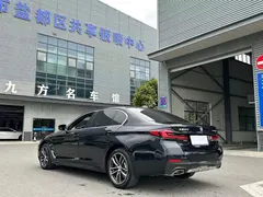 2022 BMW 5 Series 525Li M Sport Package, чёрный — фото 5