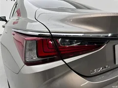 2021 Lexus ES 200 Excellence — фото 25