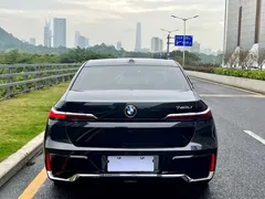 2023 BMW 7 Series 735Li M Sport Package, чёрный — фото 5