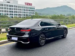 2023 BMW 7 Series 735Li M Sport Package, чёрный — фото 6