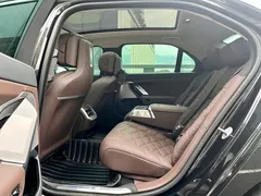 2023 BMW 7 Series 735Li M Sport Package, чёрный — фото 8
