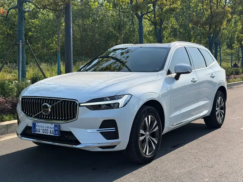 2023 Volvo XC60 4WD Luxury