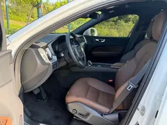 2023 Volvo XC60 4WD Luxury, белый — фото 5