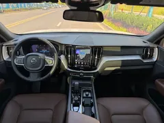2023 Volvo XC60 4WD Luxury, белый — фото 7