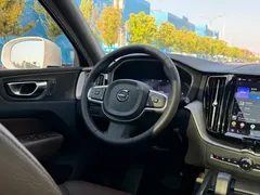 2023 Volvo XC60 4WD Luxury, белый — фото 9
