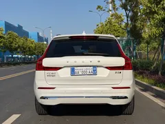 2023 Volvo XC60 4WD Luxury, белый — фото 11