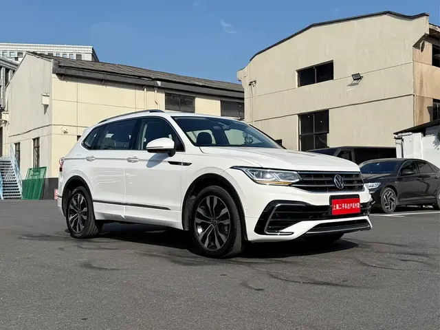 2022 Volkswagen Tiguan L 380TSI AT 4WD R-Line Flagship 7