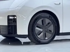 2025 Li Auto MEGA Ultra Smart Refresh, белый — фото 4