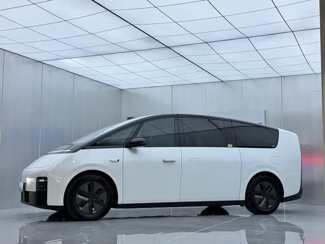 2025 Li Auto MEGA Ultra Smart Refresh