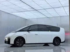 2025 Li Auto MEGA Ultra Smart Refresh, белый — фото 5