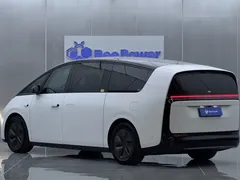 2025 Li Auto MEGA Ultra Smart Refresh, белый — фото 6