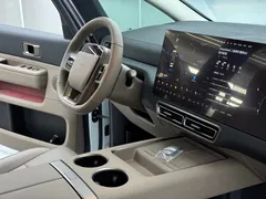 2025 Li Auto MEGA Ultra Smart Refresh, белый — фото 19