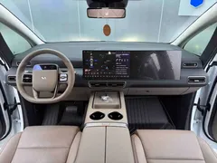 2025 Li Auto MEGA Ultra Smart Refresh, белый — фото 20