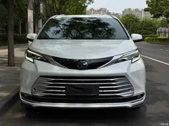 2021 Toyota Sienna 2.5L Hybrid Platinum — фото 2