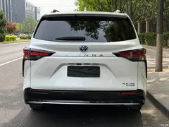 2021 Toyota Sienna 2.5L Hybrid Platinum — фото 4