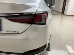 2020 Lexus ES 200 Excellence, белый — фото 17