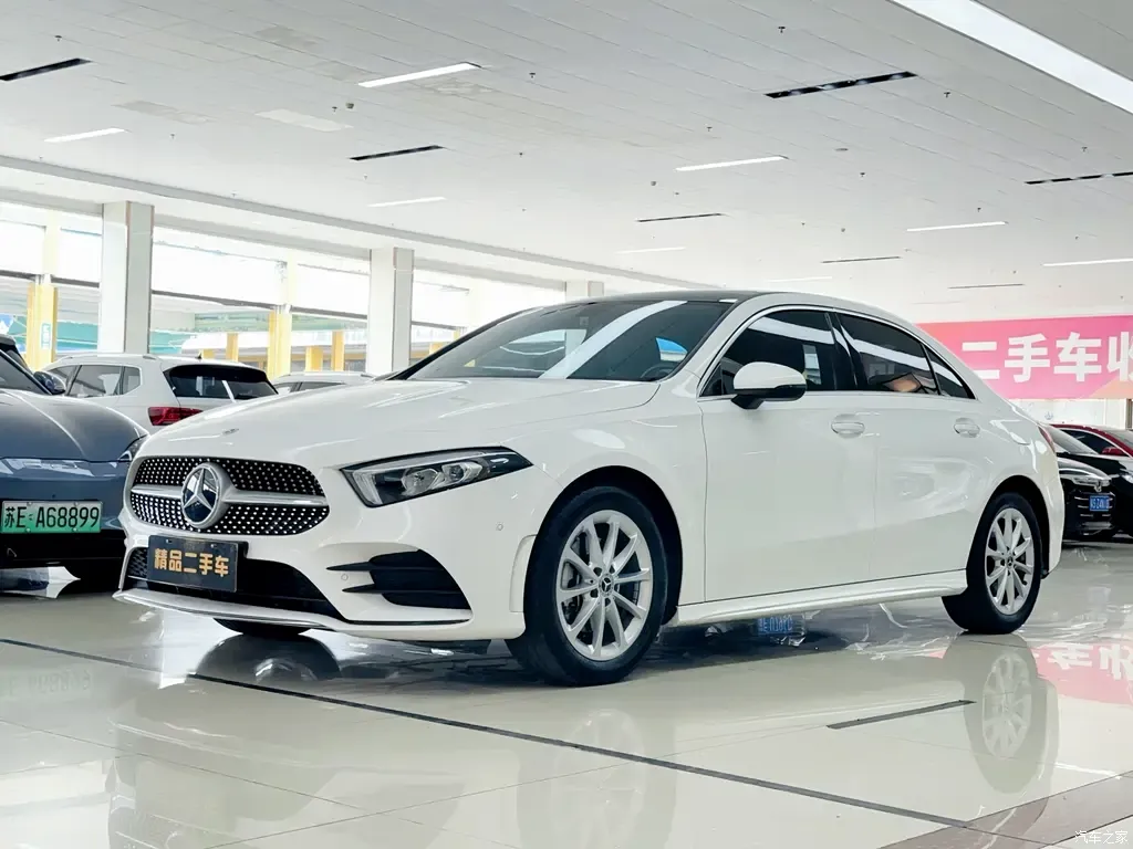 2022 Mercedes-Benz A-Class A 200 L sports sedan and stylish model