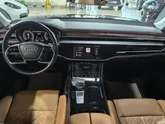 2023 Audi A8 A8L 50 TFSI quattro exclusive model — фото 17