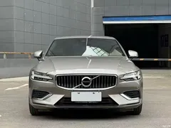 2022 Volvo S60 B4 Zhiyuan Luxury — фото 2