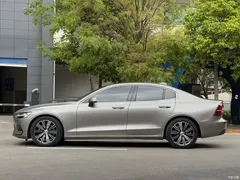 2022 Volvo S60 B4 Zhiyuan Luxury — фото 7