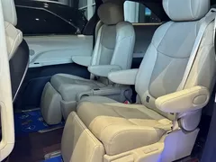 2021 Toyota Sienna 2.5L Hybrid Premium, белый — фото 8