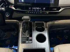 2021 Toyota Sienna 2.5L Hybrid Premium, белый — фото 12