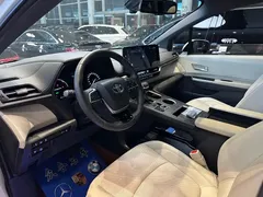 2021 Toyota Sienna 2.5L Hybrid Premium, белый — фото 14
