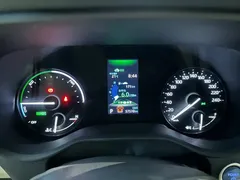 2021 Toyota Sienna 2.5L Hybrid Premium, белый — фото 15