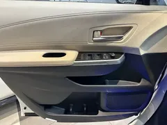 2021 Toyota Sienna 2.5L Hybrid Premium, белый — фото 17