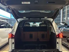 2021 Toyota Sienna 2.5L Hybrid Premium, белый — фото 19