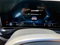 2025 BMW 3 Series 330i M, белый — фото 12