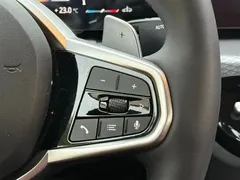 2025 BMW 3 Series 330i M, белый — фото 15