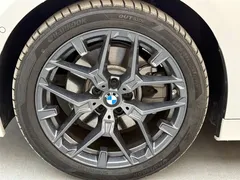 2025 BMW 3 Series 330i M, белый — фото 17