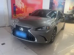 2022 Lexus ES 200 — фото 2