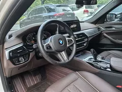 2022 BMW 5 Series 530Li M Sport Package, белый — фото 12
