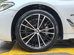 2022 BMW 5 Series 530Li M Sport Package, белый — фото 16