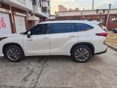 2022 Toyota Highlander Hybrid 2.5L 4WD Luxury 7-seater — фото 5
