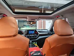 2022 Toyota Highlander Hybrid 2.5L 4WD Luxury 7-seater — фото 12